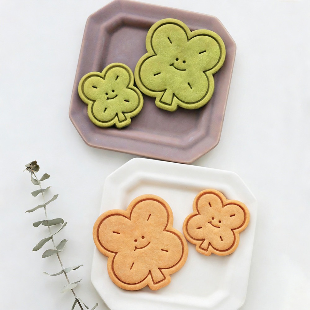 Lucky Four-Leaf Clover Cookie  - Kitchen Baking Items recension och pris