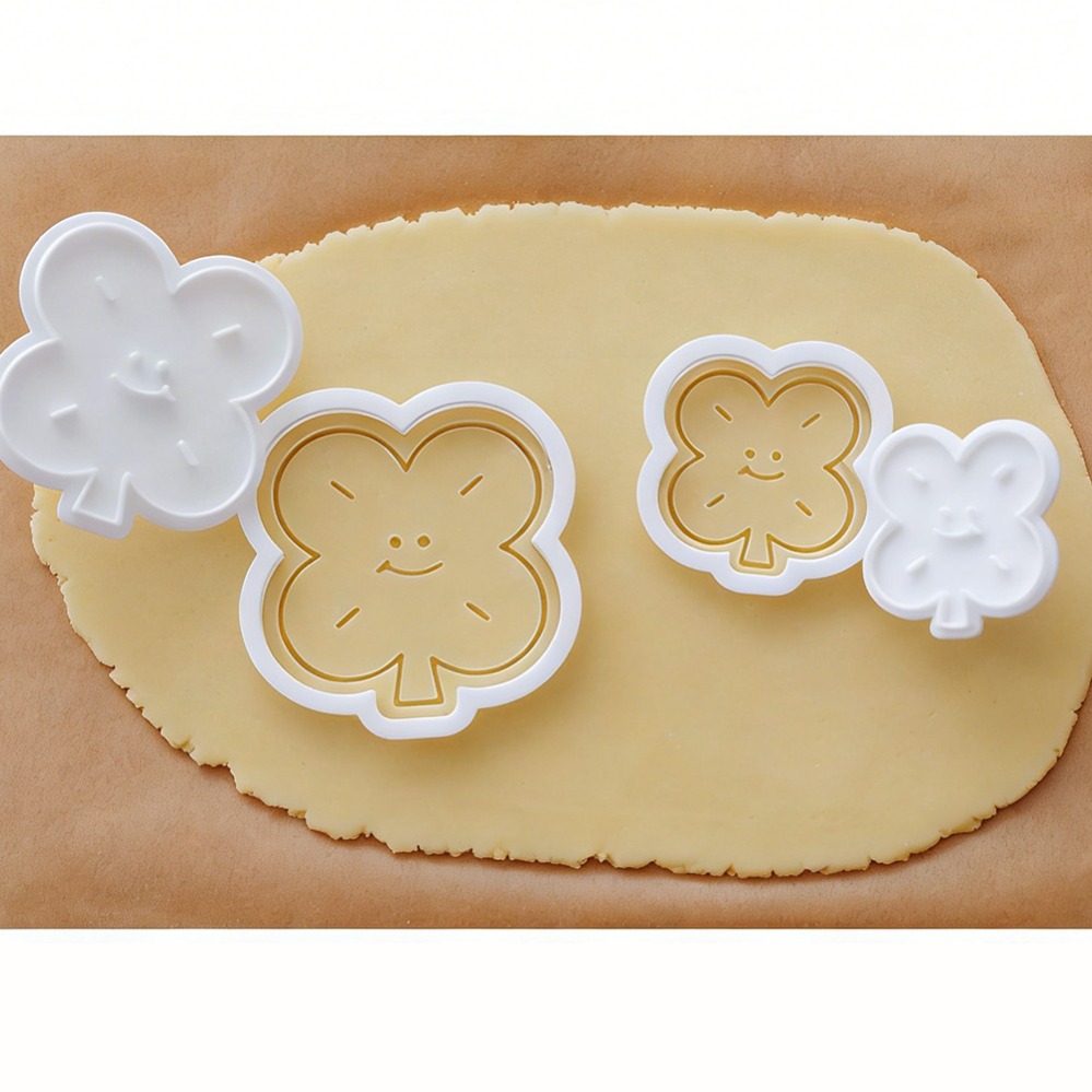 Lucky Four-Leaf Clover Cookie  - Kitchen Baking Items recension och pris