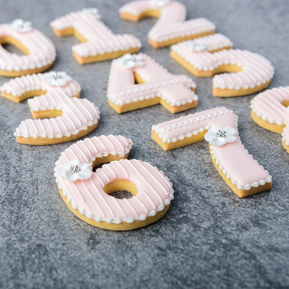 Large Numbers Cookie Cutters B - Kitchen Baking Items recension och pris